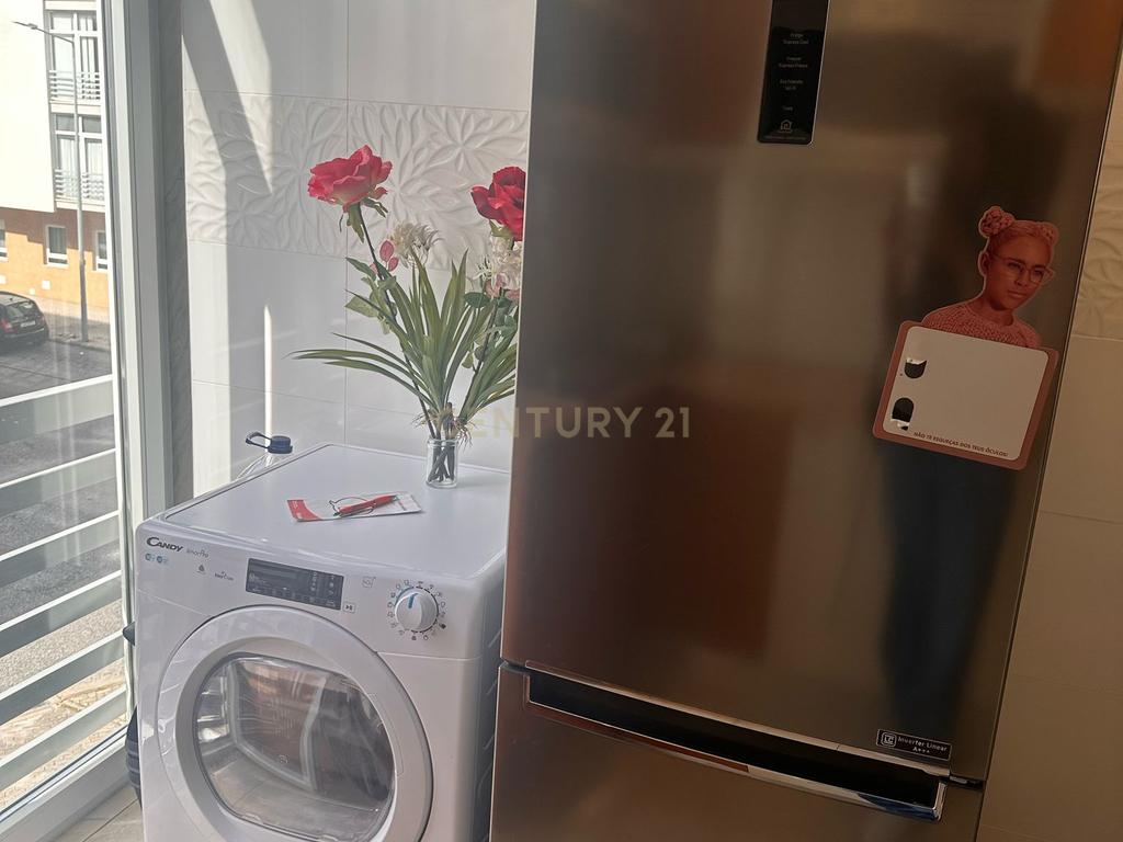 Apartamento T3 em Vialonga, com Garagem e Elevador - Image 9