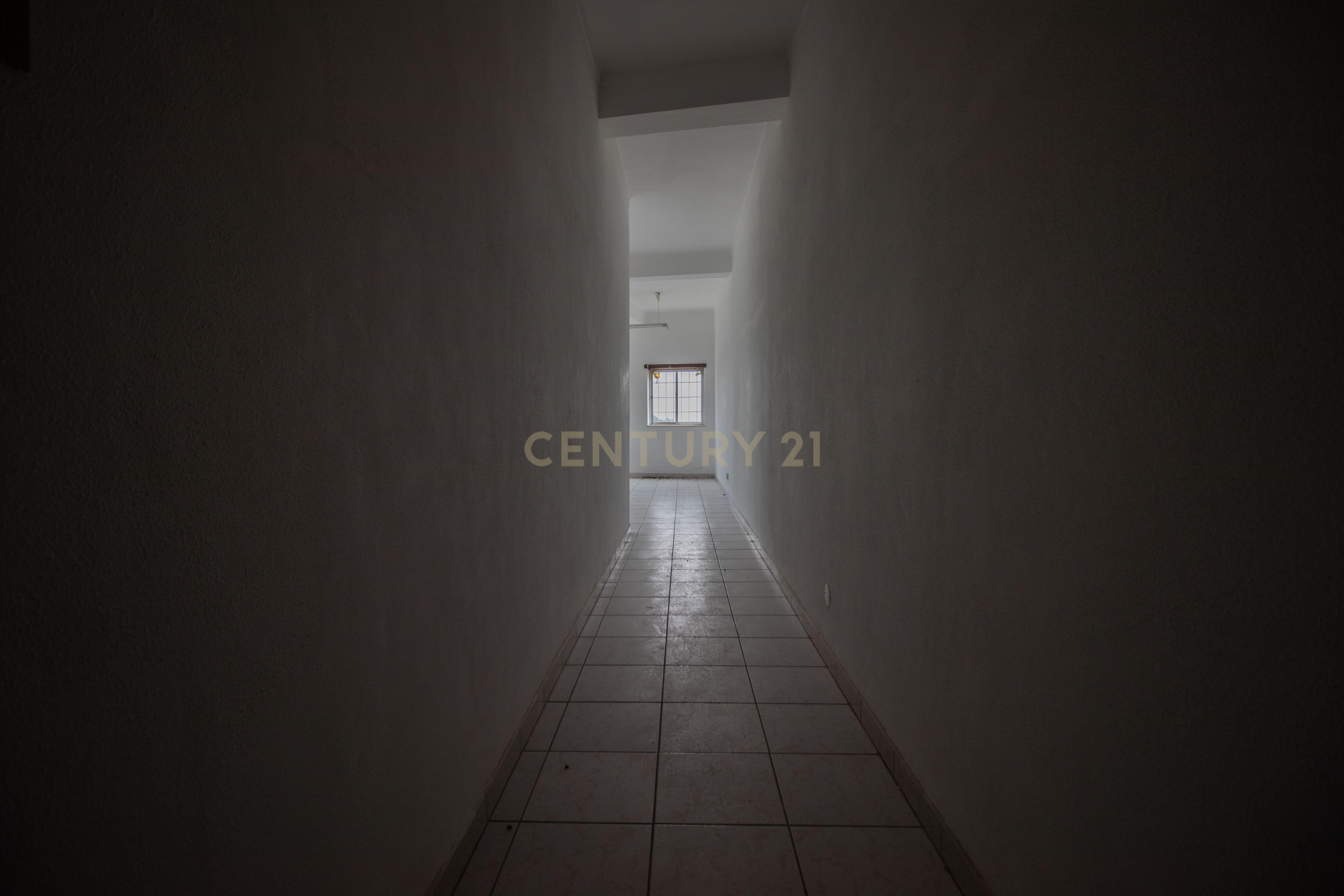 Fotografia 12 de Edifício com armazém e serviços, 200 m2, excelente localização na EN 109, Figueira da Foz.