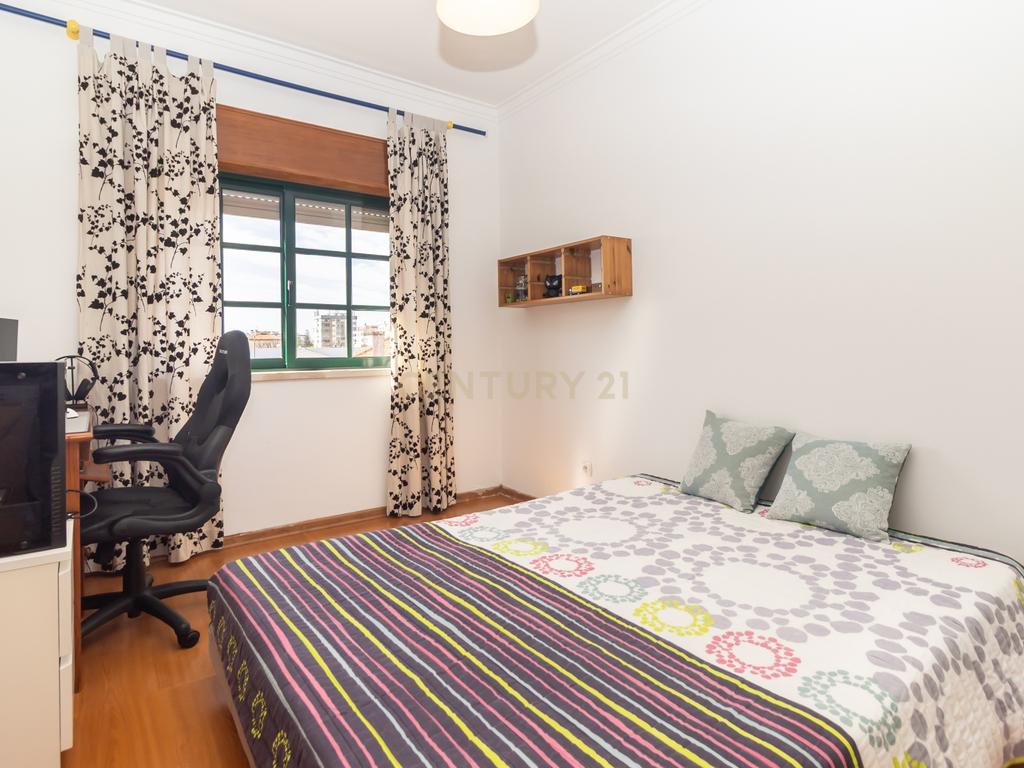 Apartamento T2 com Parqueamento, Elevador, Pronto a Habitar – Uma Oportunidade a Não Perder - Image 26