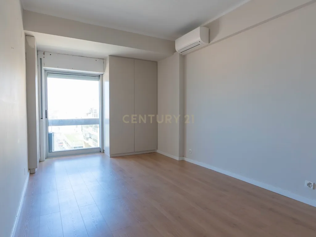 Apartamento T3 com Vista Mar em Oeiras - Image 44