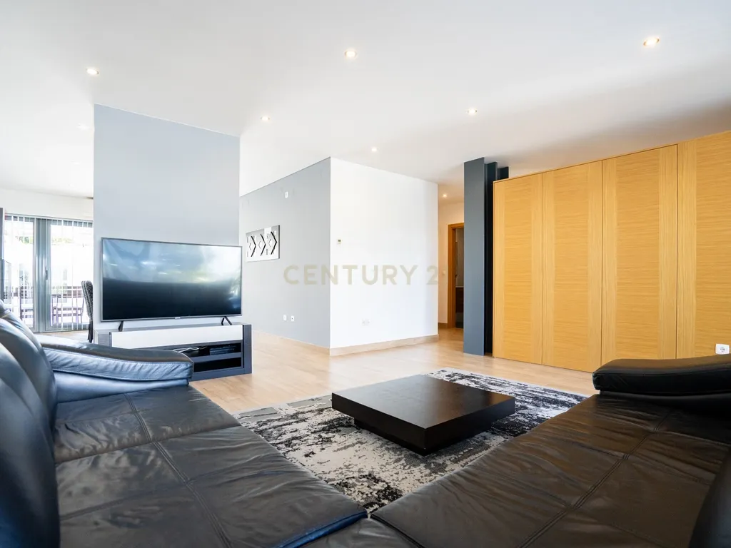 Moradia Contemporânea T4 em Santo António da Charneca - Barreiro - Image 30