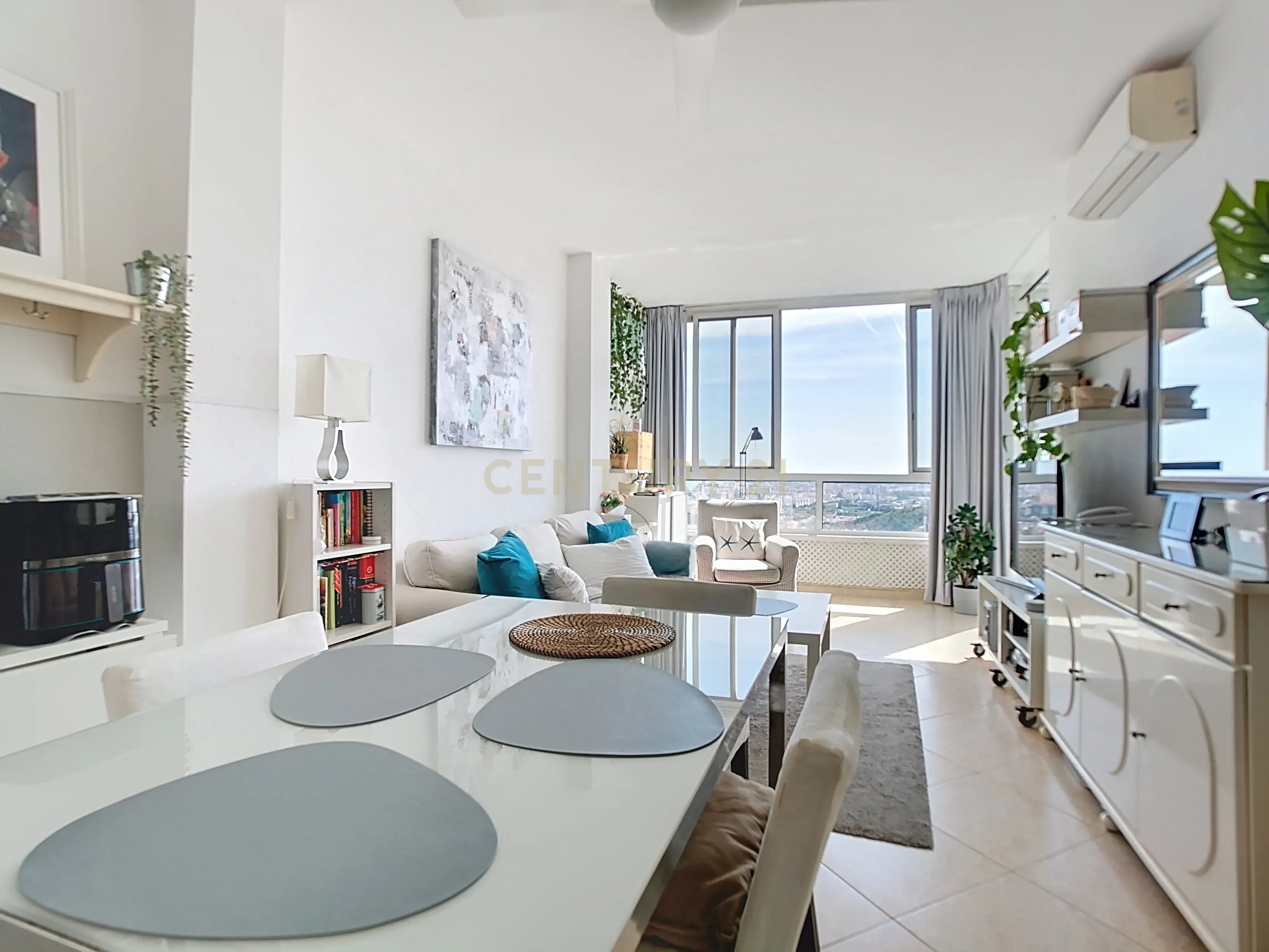 Apartamento Renovado com Vista Panorâmica em Málaga - Image 7
