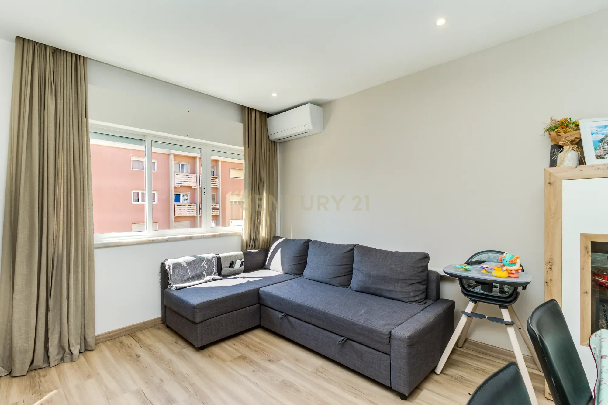 Apartamento T2 remodelado em São Marcos com Varanda e Ar Condicionado - Image 11