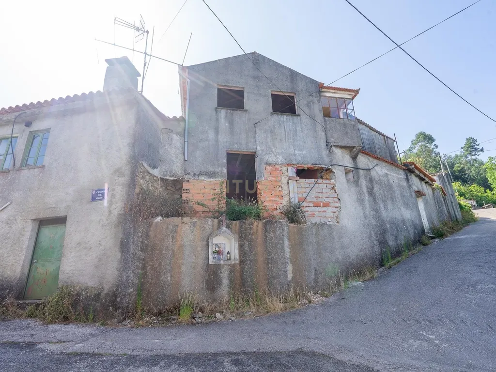 Moradia T1, para Reconstruir, Vila Nova, Miranda do Corvo - Image 1