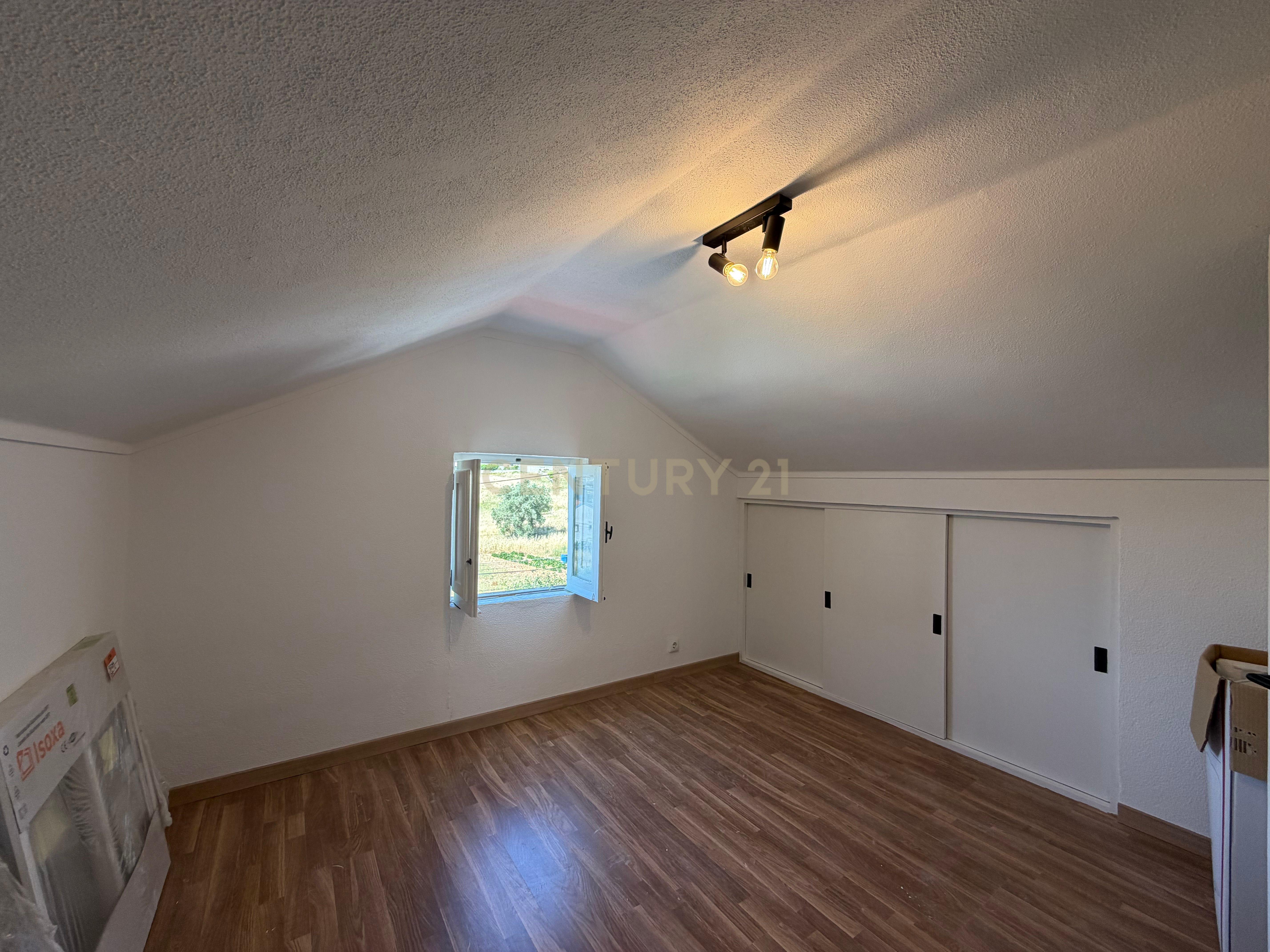 Fotografia 11 de Apartamento T1 em Sesimbra (Castelo), Remodelado, com Terraço