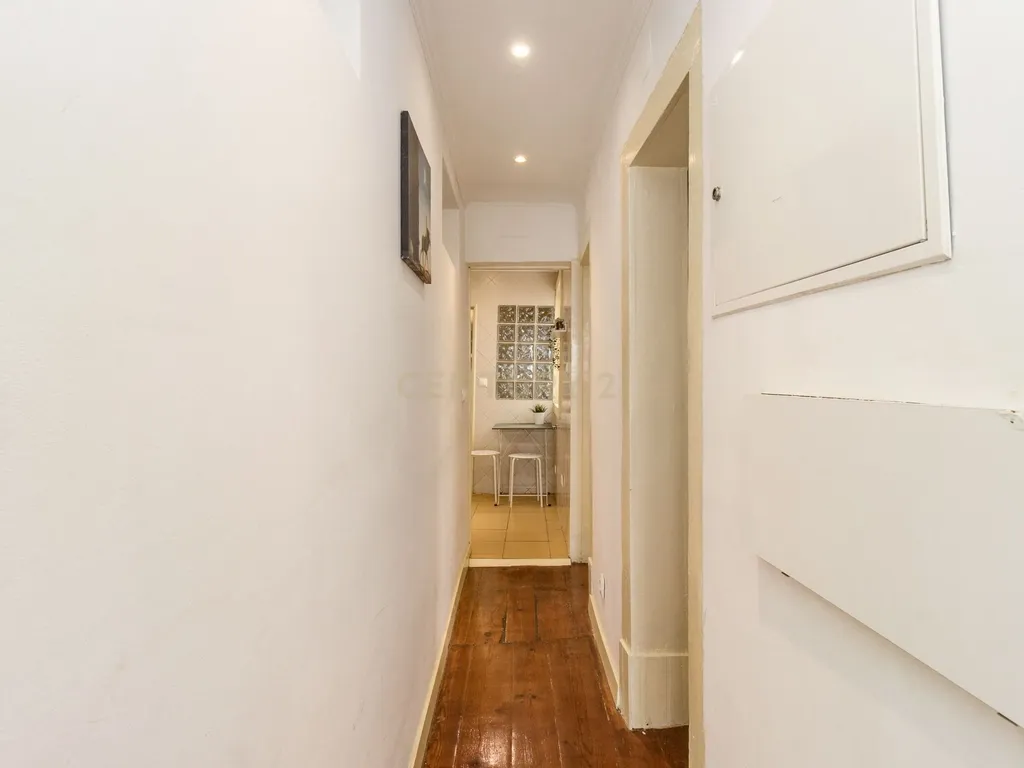 Apartamento T2 em Santa Maria Maior, Lisboa - Oportunidade Única - Image 4