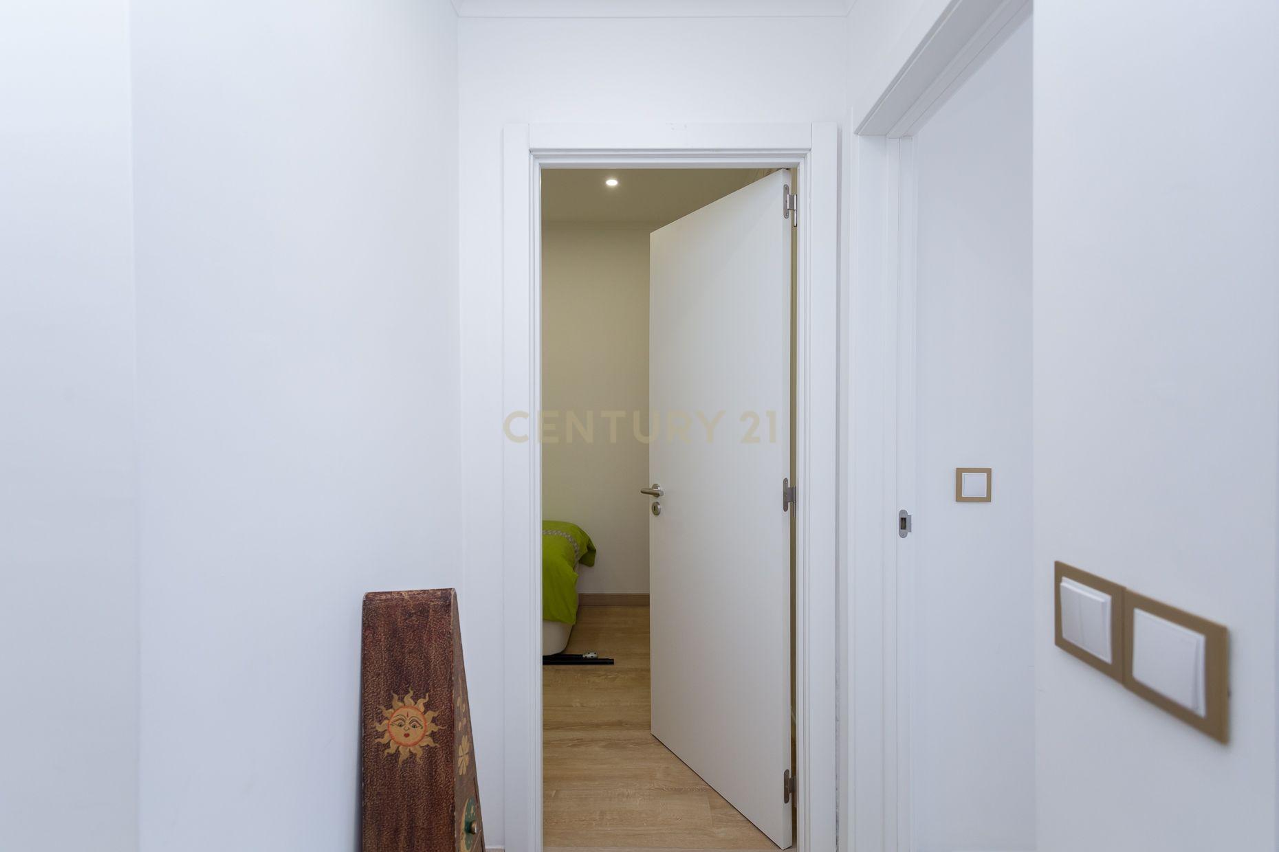Apartamento T1+1 mobilado com Vista para o Rio em Lisboa - Image 16