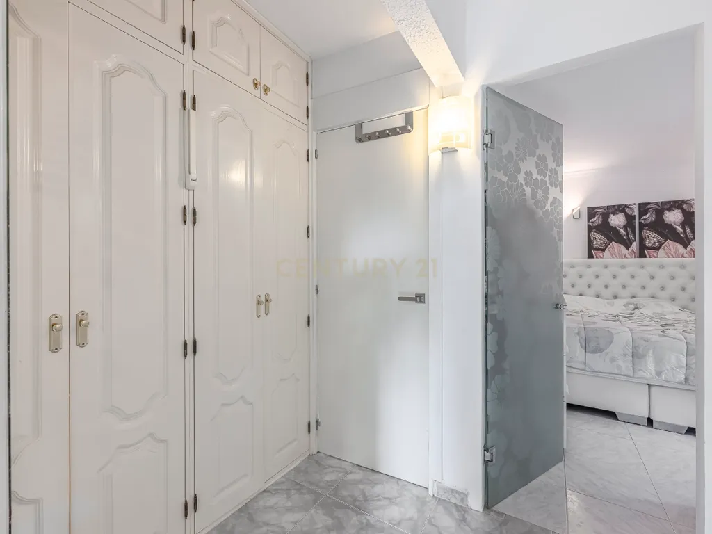 Oportunidade em Marbella: Propriedade nua de casa com jardim a poucos metros da praia - Image 14