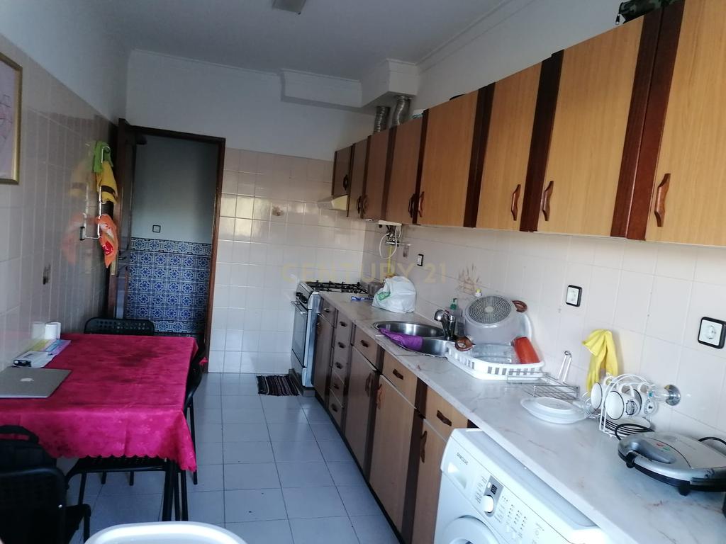 Apartamento T2 em Seixal com Elevador e Proximidade a Serviços - Image 3