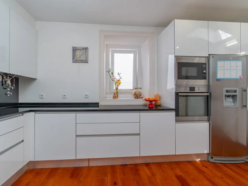 Penthouse Duplex T8 em Campo de Ourique - Lisboa - Image 26