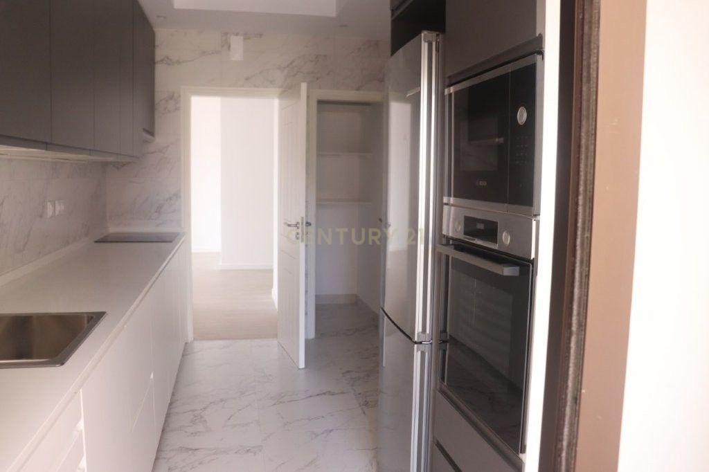 Fotografia 5 de Apartamento Renovado T2 em Oeiras com Vista Atraente