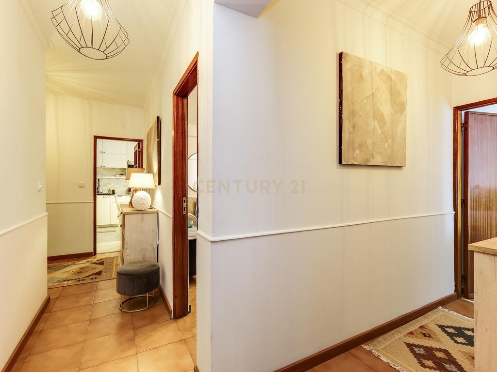 Apartamento T3 Renovado com Vista Panorâmica no Cacém, Sintra, Lisboa - Image 14
