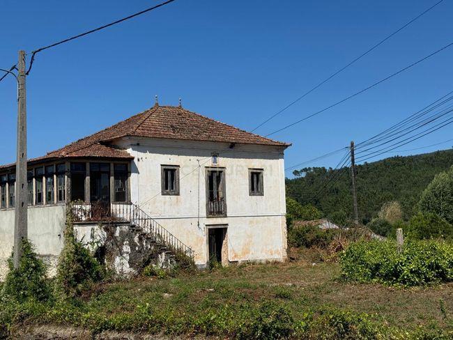 Moradia senhorial para reconstrução - Image 1