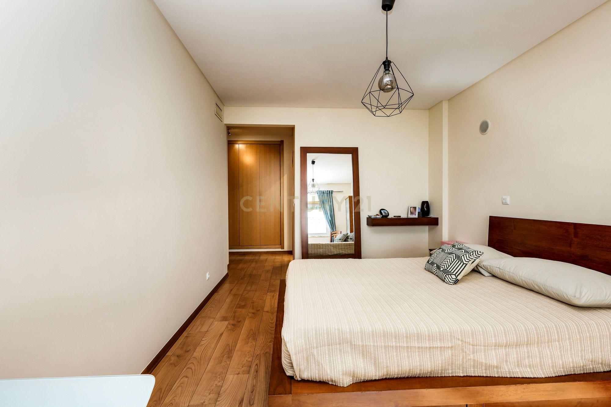 Fotografia 12 de Apartamento T3 com vista panorâmica sobre o Jamor em condomínio fechado com piscina e ginásio