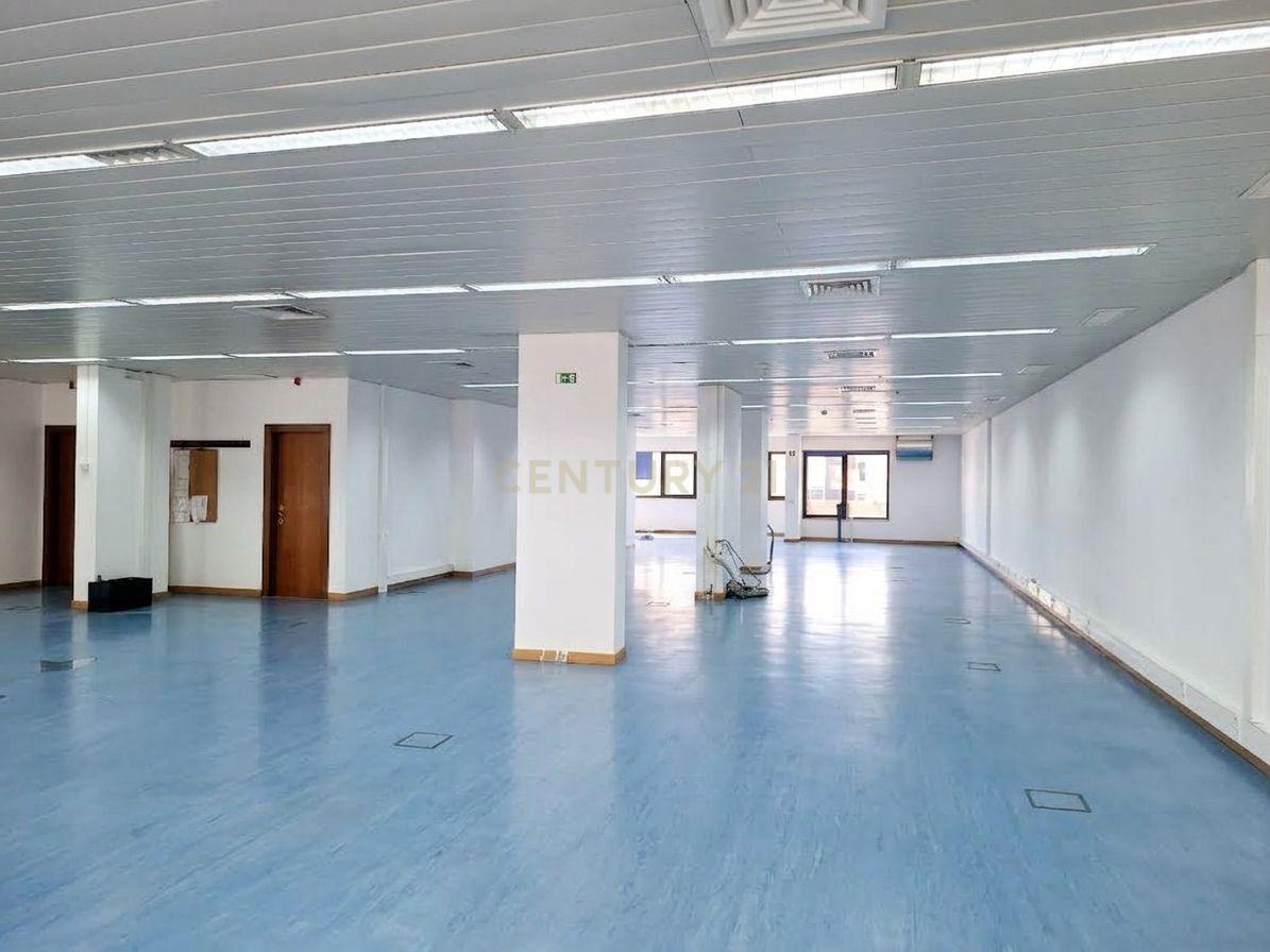 Escritório com 428m2 com Estacionamento nas Laranjeiras