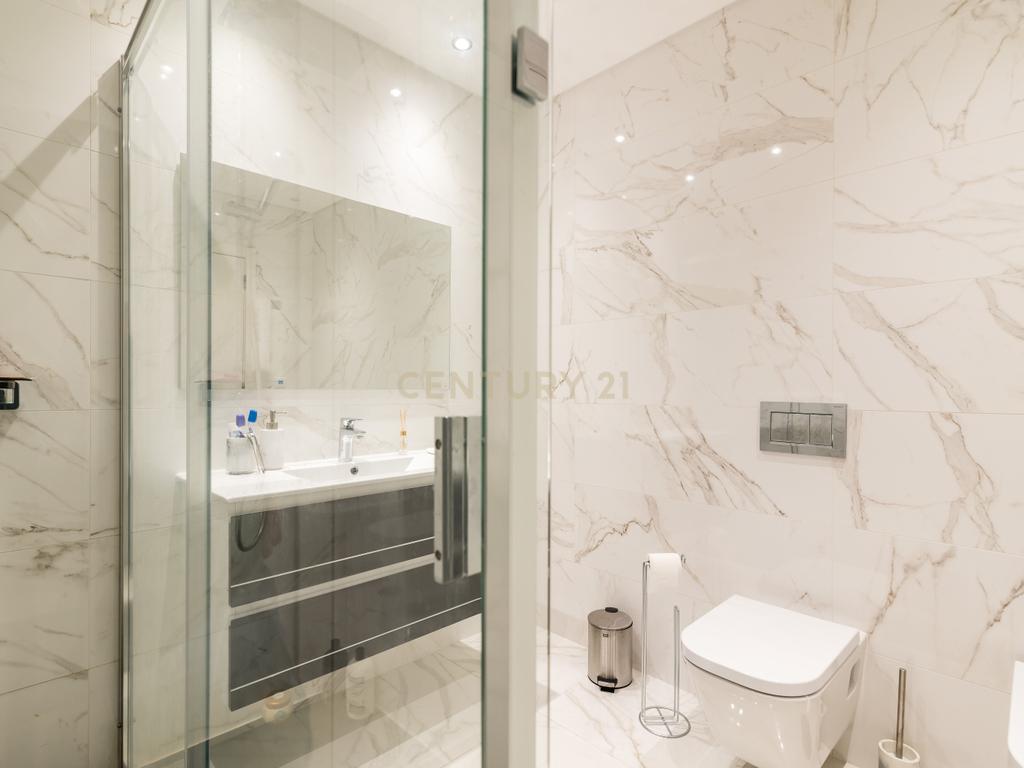 Luxuoso Apartamento T3 em Odivelas com Vista Panorâmica - Image 13