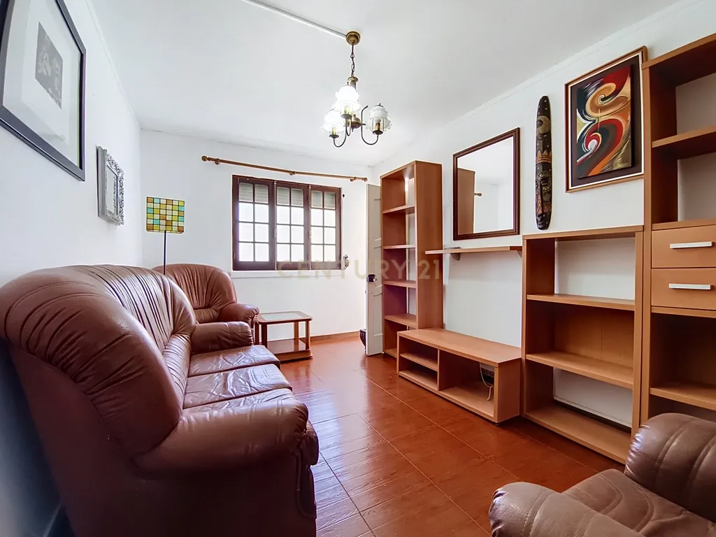 Apartamento T2 no centro da Vila da Povoação, excelente oportunidade de investimento em São Miguel - Image 4