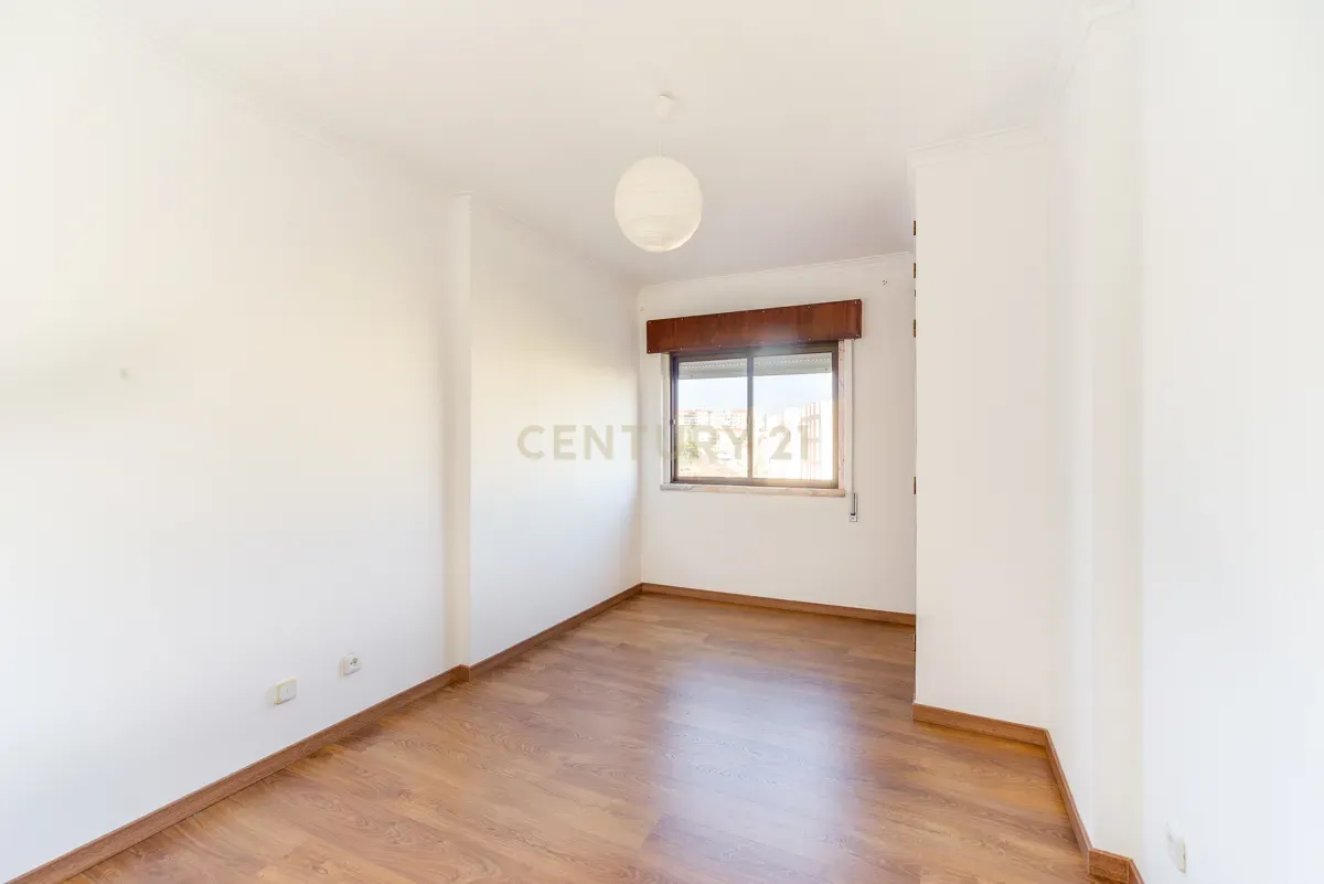 Fotografia 3 de Apartamento T2 com 75 m², situado numa zona central e muito procurada do Cacém