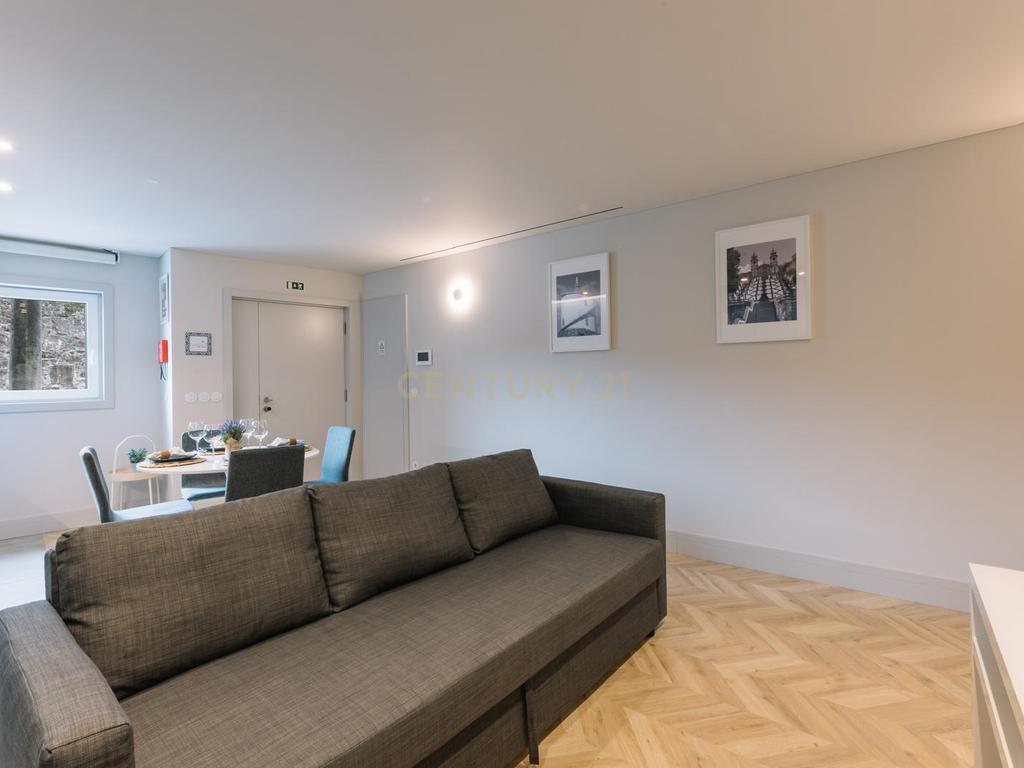 Apartamento T1 Mobilado e Equipado - Image 9