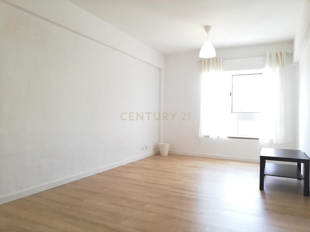 Apartamento T2 em Paço de Arcos para arrendar - Reservado - Image 12