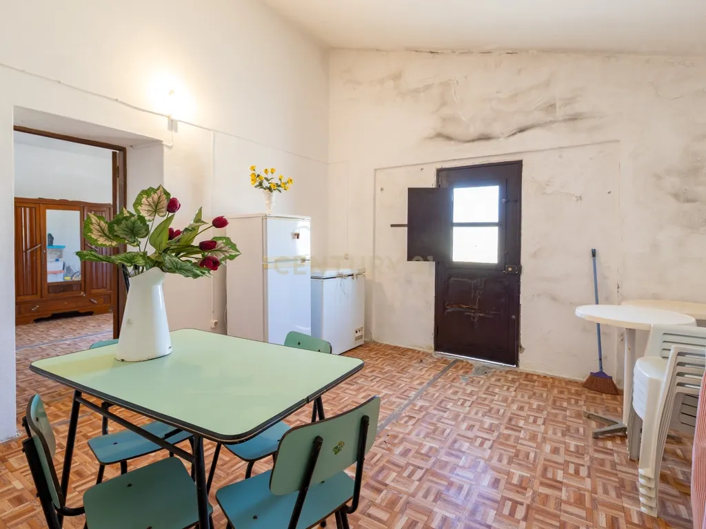 Encantadora Moradia com 7 Divisões em Parragil Loulé com Vista Campestre - Image 23