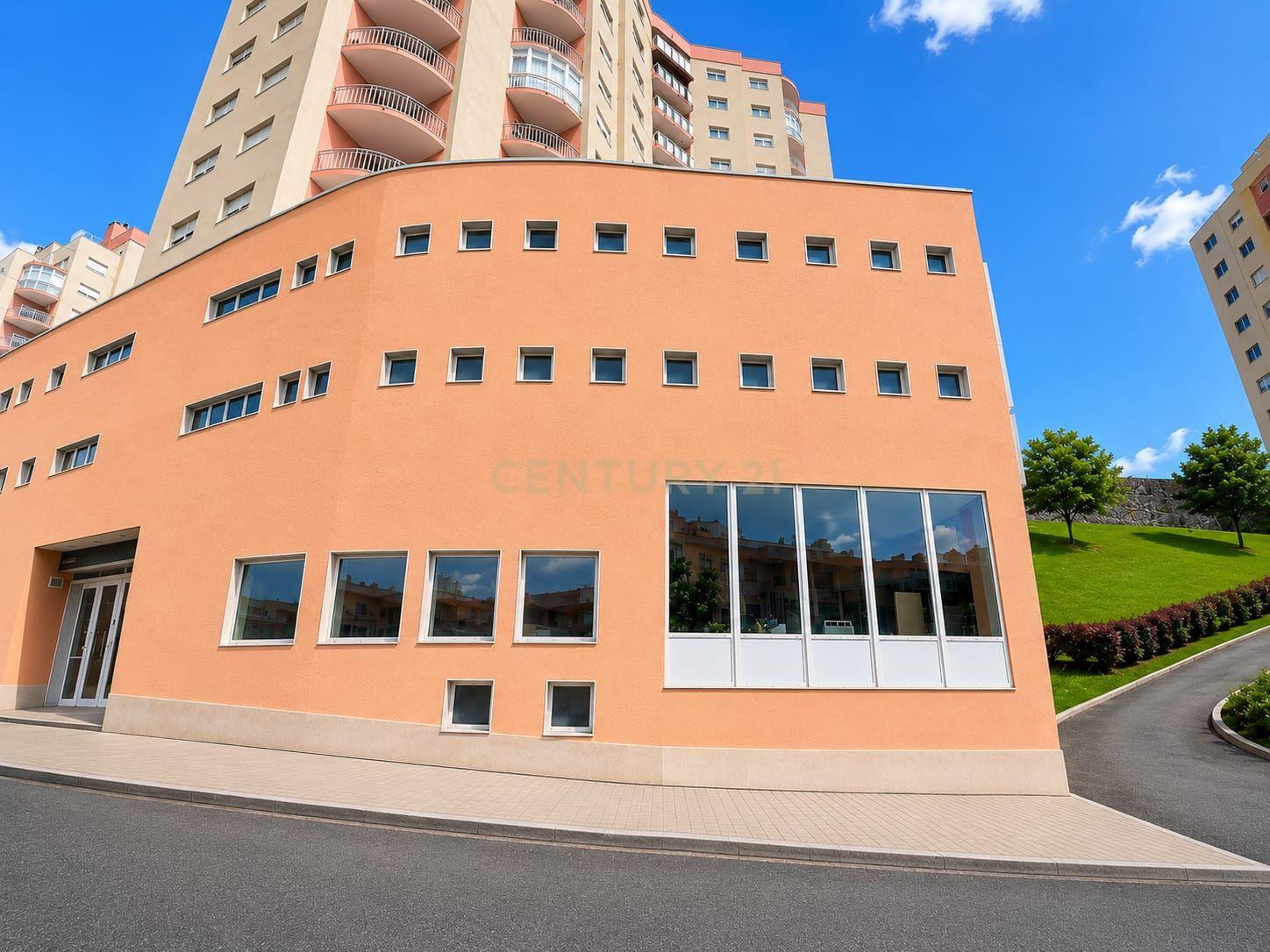 Fotografia 5 de Loja 520m2, no eixo Lisboa–Oeiras–Sintra, com possibilidade garagens
