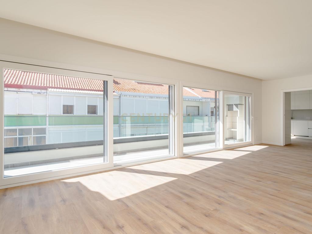 Exclusiva Penthouse T4 inserida num Empreendimento em Almada - Image 4