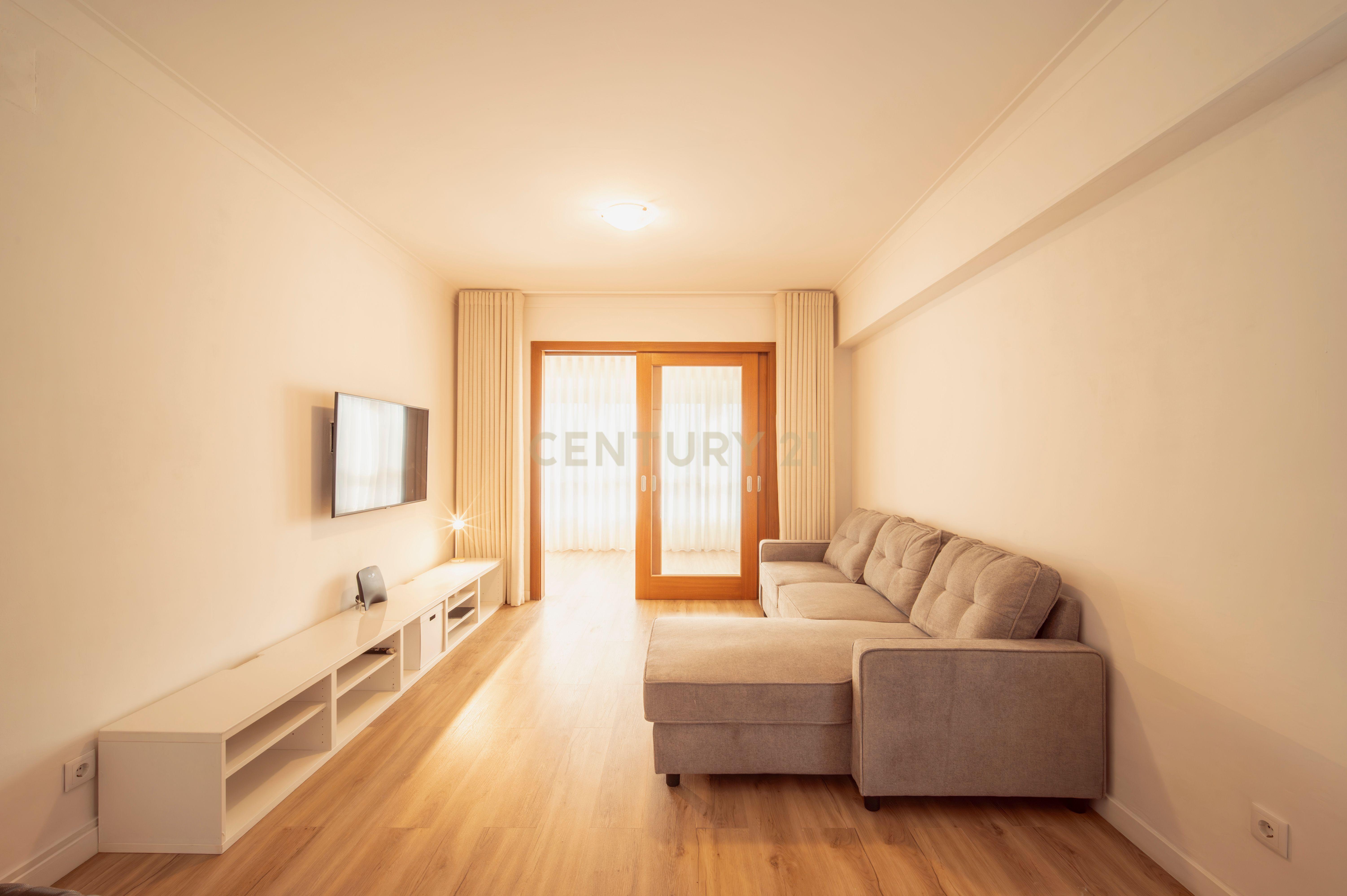 Fotografia 4 de Apartamento T1 + Escritório totalmente remodelado
