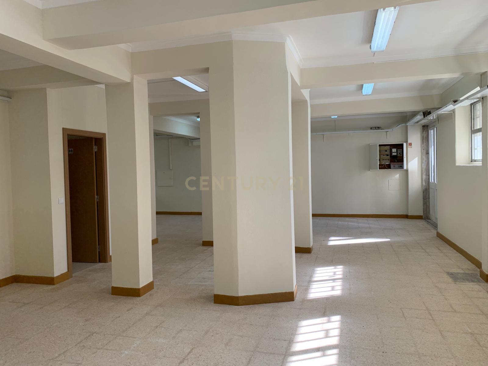 Fotografia 8 de Loja para arrendamento no Cacém