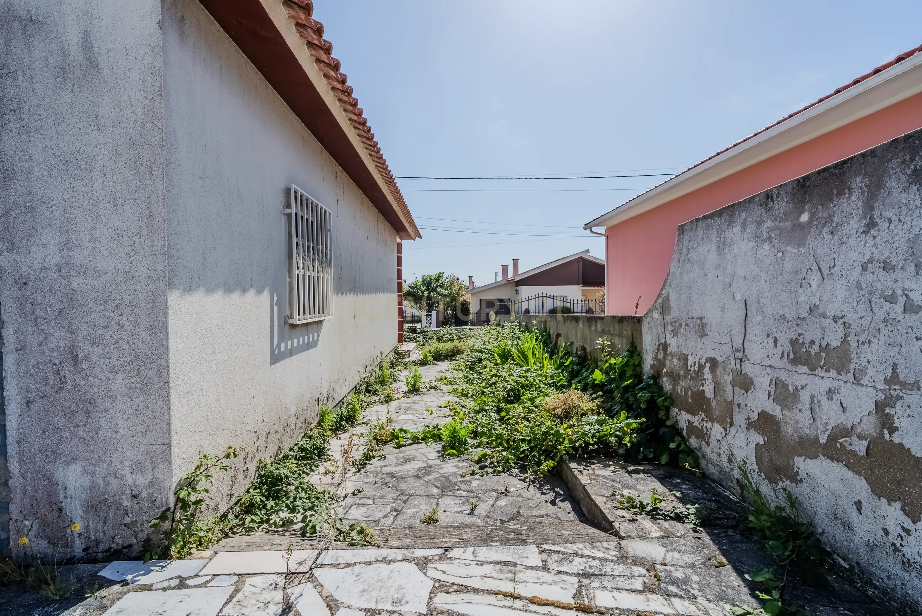 MORADIA TÉRREA T2+1, COM GARAGEM E LOGRADOURO, NA SILVEIRA, A 5 MINUTOS DA PRAIA AZUL - Image 63