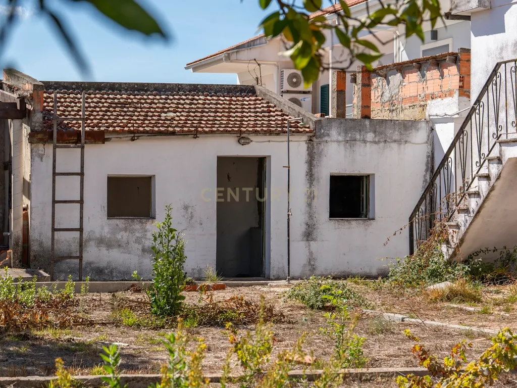 Moradia Isolada com Terreno de 1041 m² – Um Mundo de Possibilidades! - Image 76