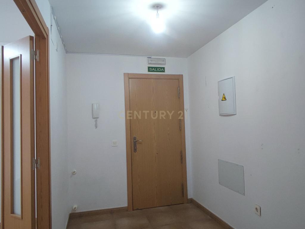 Moderna Moradia T3 em Cáceres com Vista e Acessibilidade - Image 3