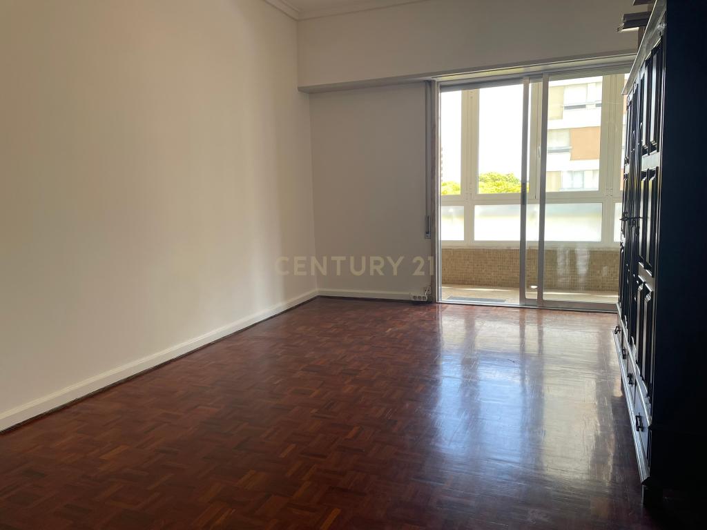 Arrenda-se Apartamento T4 na Portela — Conforto, Tranquilidade e Localização Privilegiada - Image 5