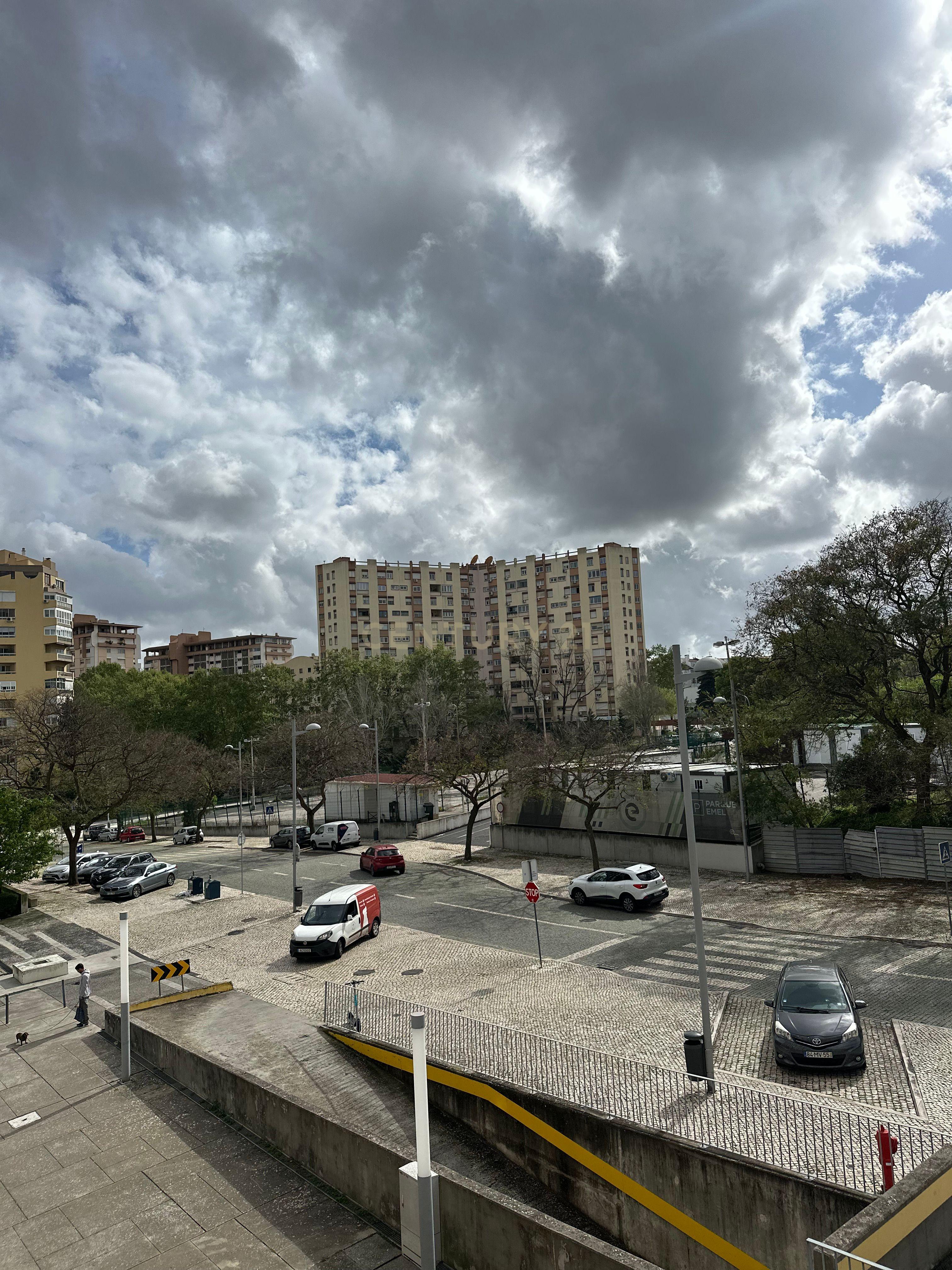 Apartamento T2 com 118m2 para venda nas Avenidas Novas com uma excelente localização proximo da estação de Entrecampos e da Cidade Universitária. - Image 18