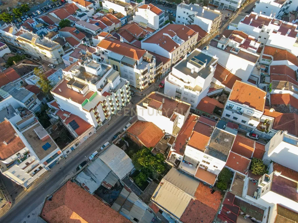 Ruína com 200m² no centro de Portimão - INVESTIMENTO - Image 7