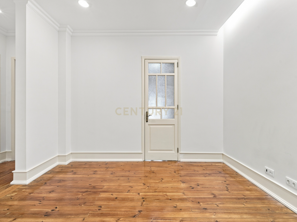 Exclusivo na Penha de França | T3 Totalmente Remodelado com Elevador, Cozinha Equipada e Logradouro Privativo de 41 m² - Image 14