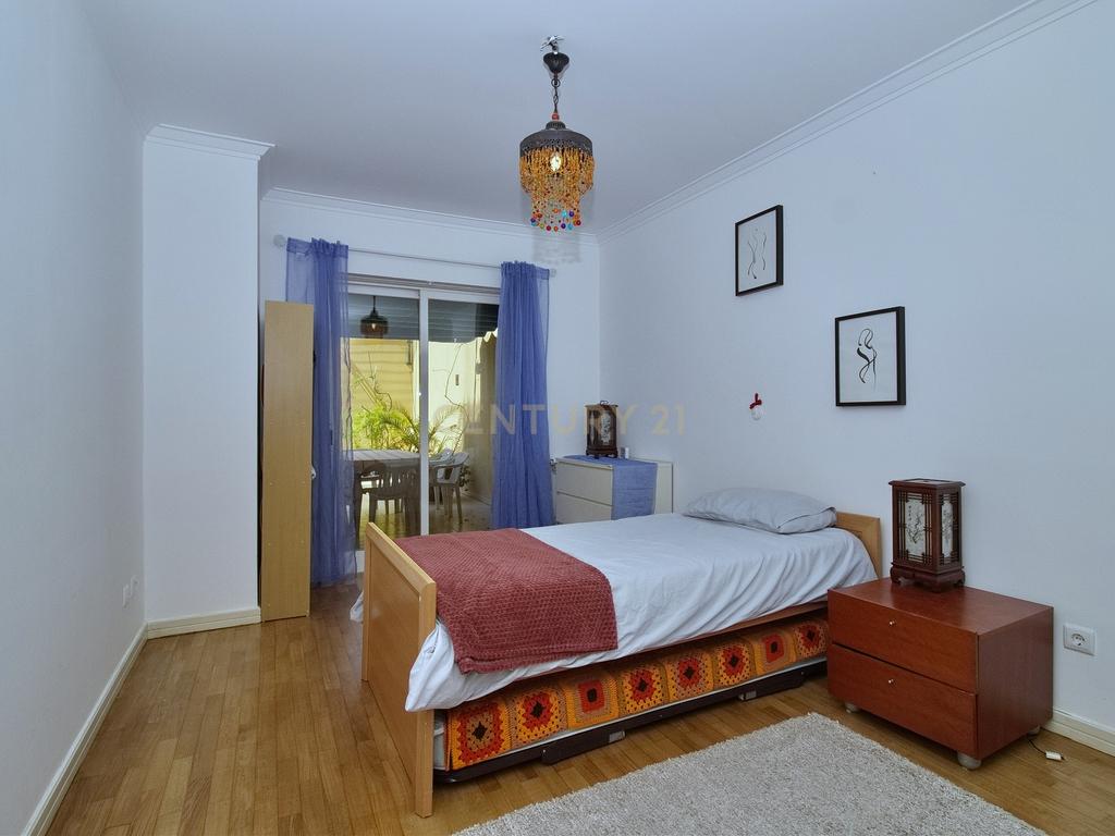 T2 Parede (Buzano) com terraço para arrendar mobilado. - Image 16