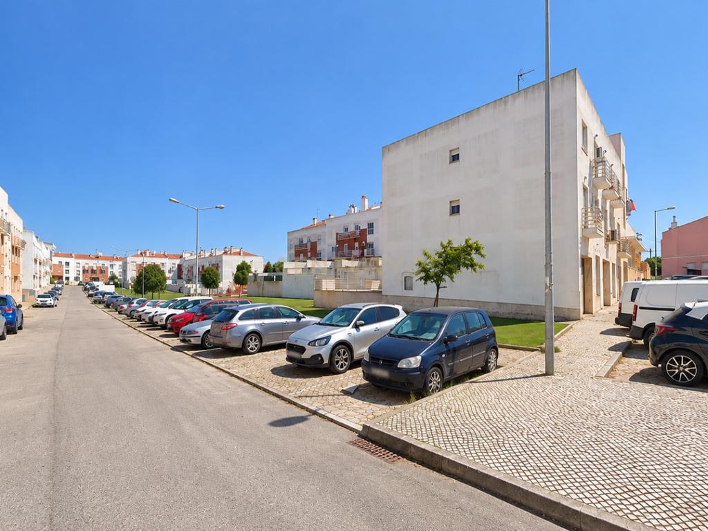 Loja com amplo terraço | Casal Novo – Caneças - Image 4