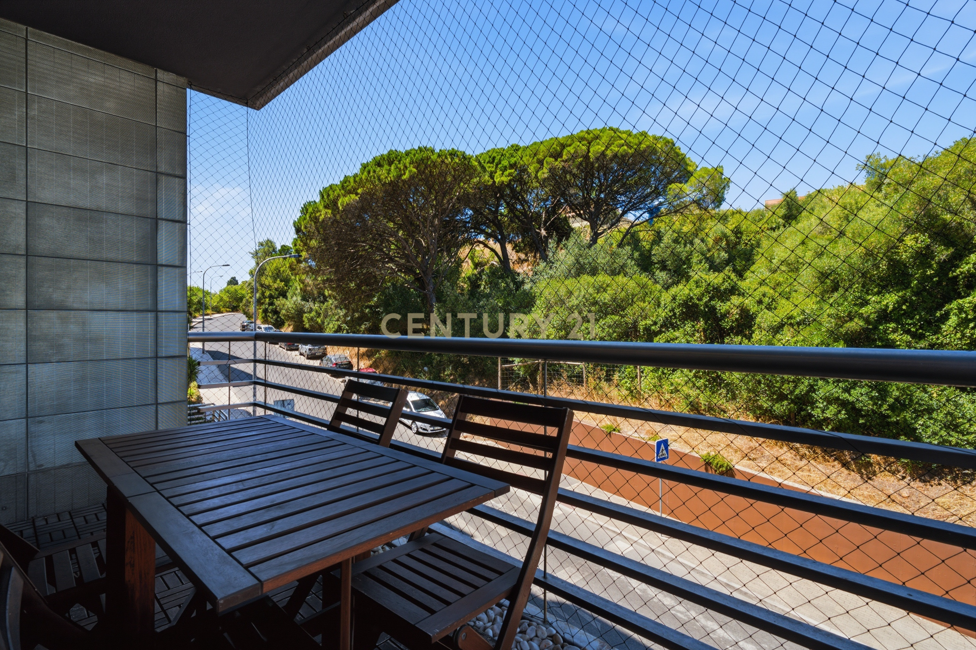 Fotografia 9 de Elegante Apartamento T3 no Estoril com Box Fechada para 3 carros a poucos metros da praia