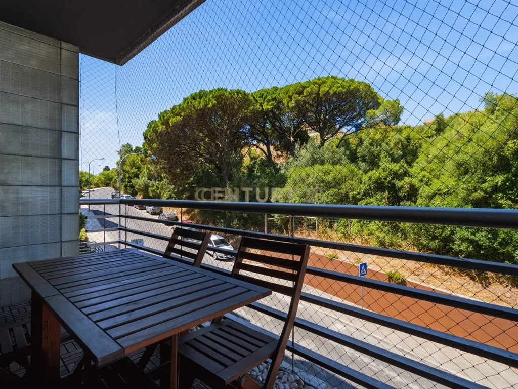 Elegante Apartamento T3 no Estoril com Box Fechada para 3 carros a poucos metros da praia - Image 9