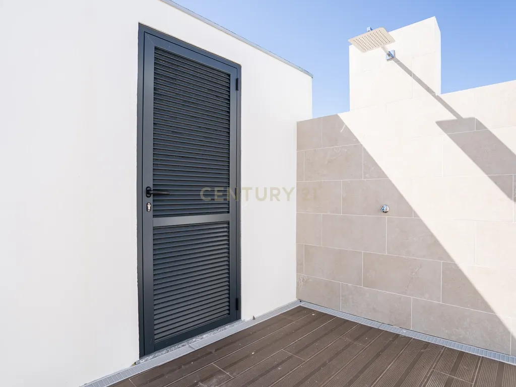 Moradia Térrea com piscina e quatro suites - Image 54