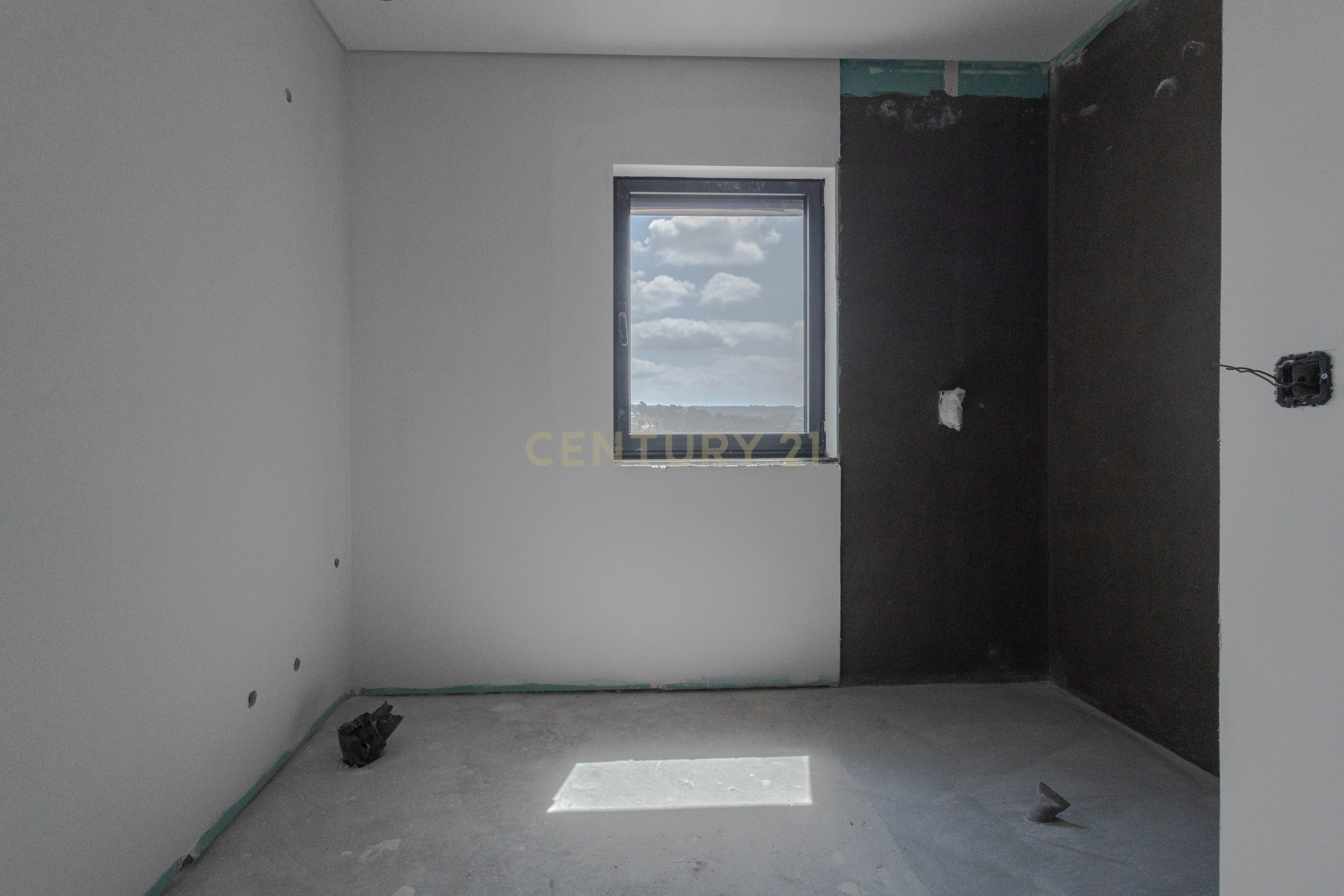 Fotografia 9 de Apartamento T2+1(T3) último piso na cobertura com vista mar, com garagem dupla e arrumos o +1 com luz direta.