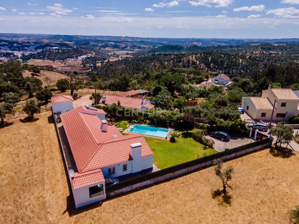 Moradia na Costa Alentejana de 4 Quartos e Arquitetura Tradicional com Piscina e Jardim – Odemira - Image 40