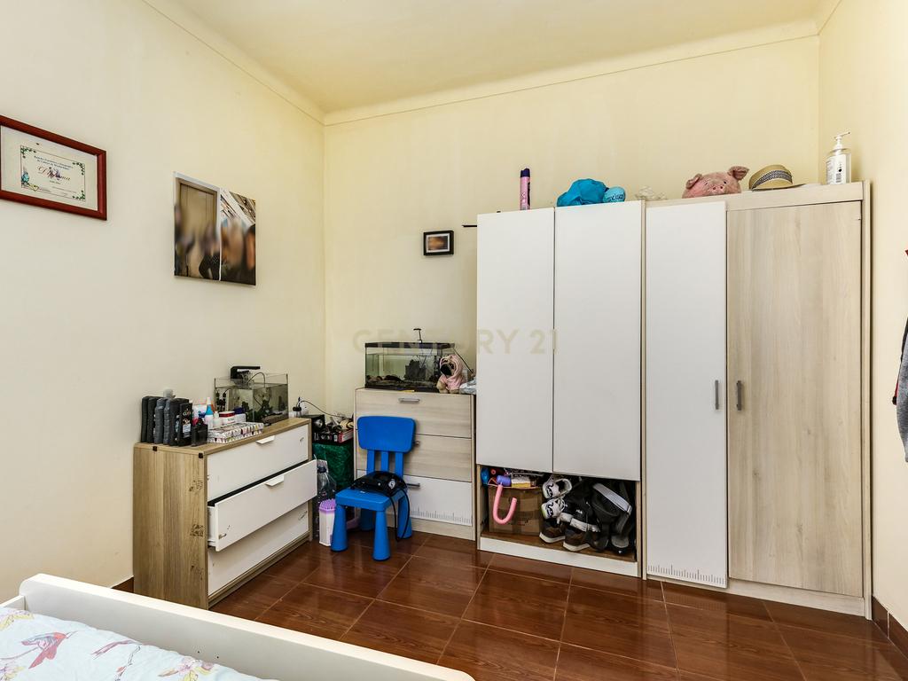 Moradia bifamiliar T4+1 em Pinheiro de Loures, com vistas desafogadas, jardim, pátio, varanda e terraço - Image 42