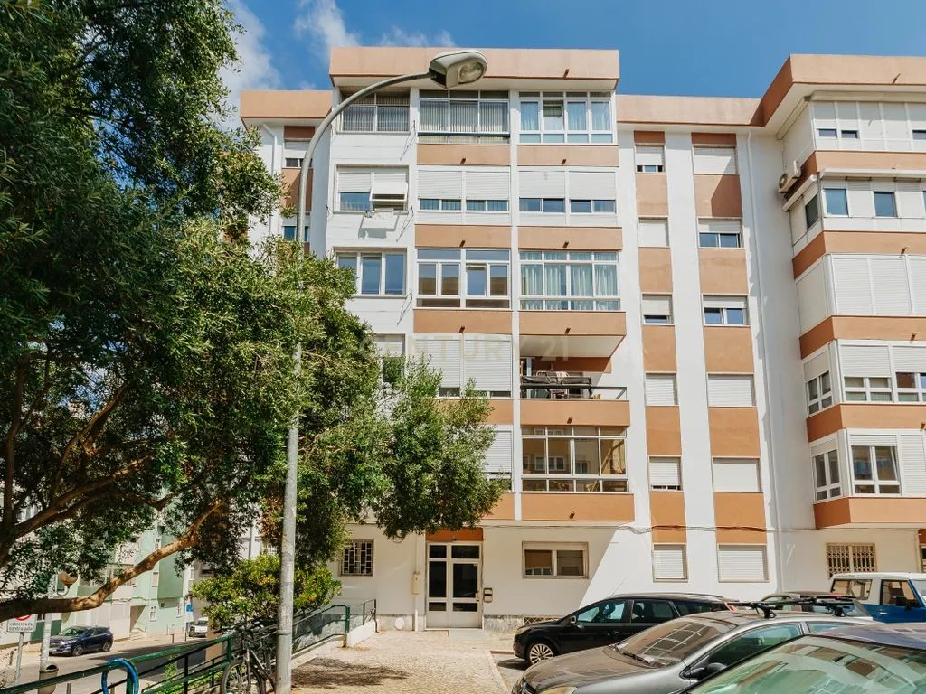 Apartamento T2 em Linda-a-Velha - Image 23