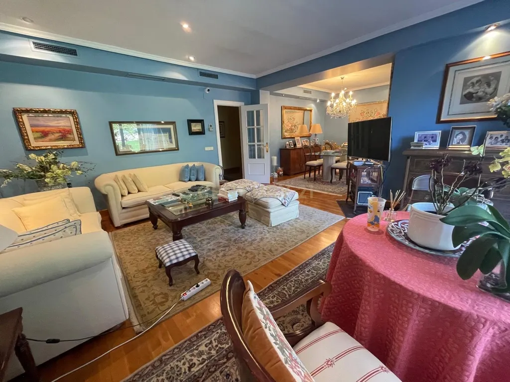 Luxuosa Moradia Renovada em Madrid com Vista para a Cidade - Image 72