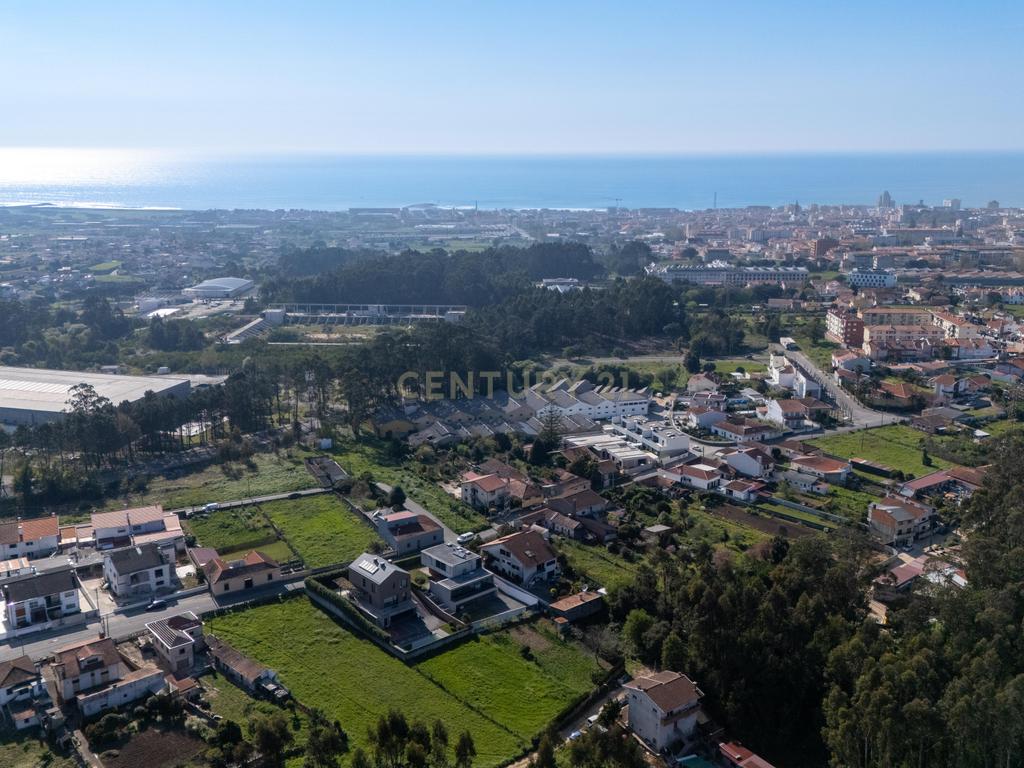 Moradia T4 com 392 m² e terreno de 1.070 m² | Anta - Image 11