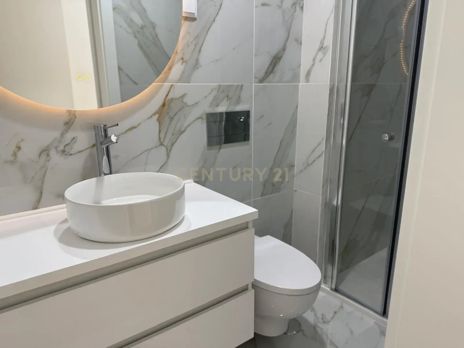 Fotografia 10 de Apartamento T3 Renovado com Suite, Varanda e Cozinha Totalmente Equipada
