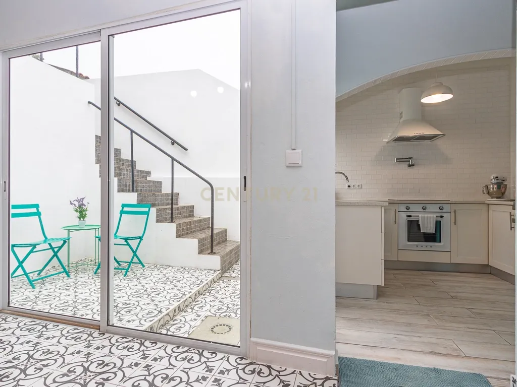 Casa Renovada com Vista para a Cidade em Ponta Delgada - Image 18