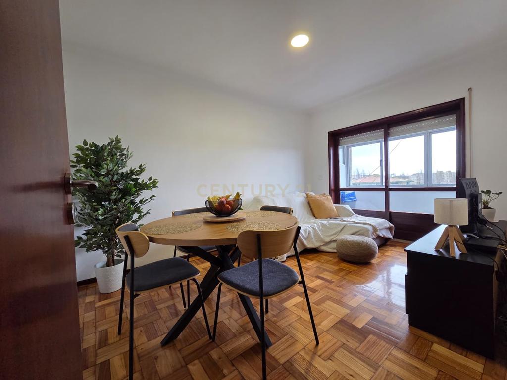 Apartamento T2 | S. Mamede de Infesta | Próximo ao HSJ | Transportes - Image 2